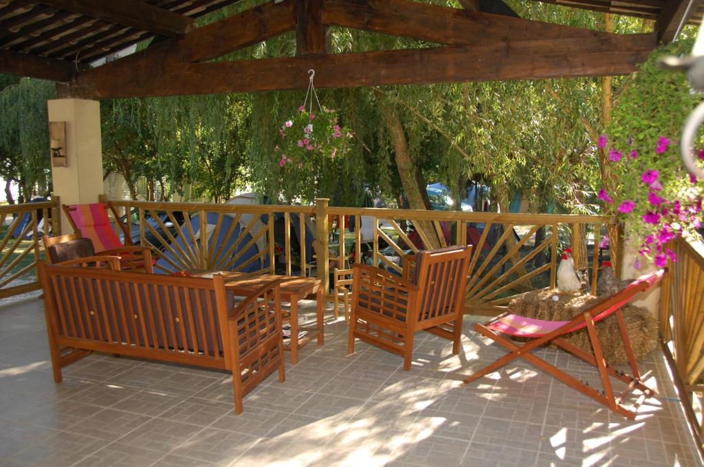 Camping La Ferme De Castellane Ngoại thất bức ảnh