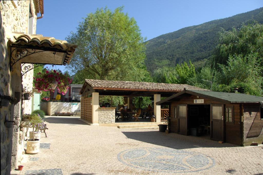 Camping La Ferme De Castellane Ngoại thất bức ảnh