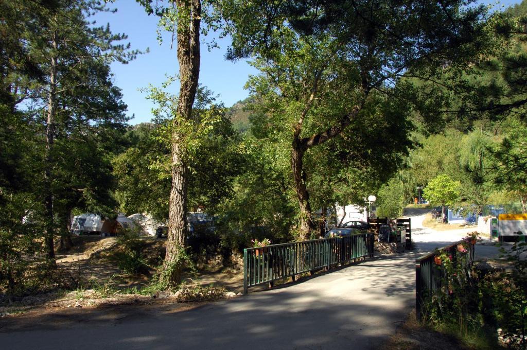 Camping La Ferme De Castellane Ngoại thất bức ảnh