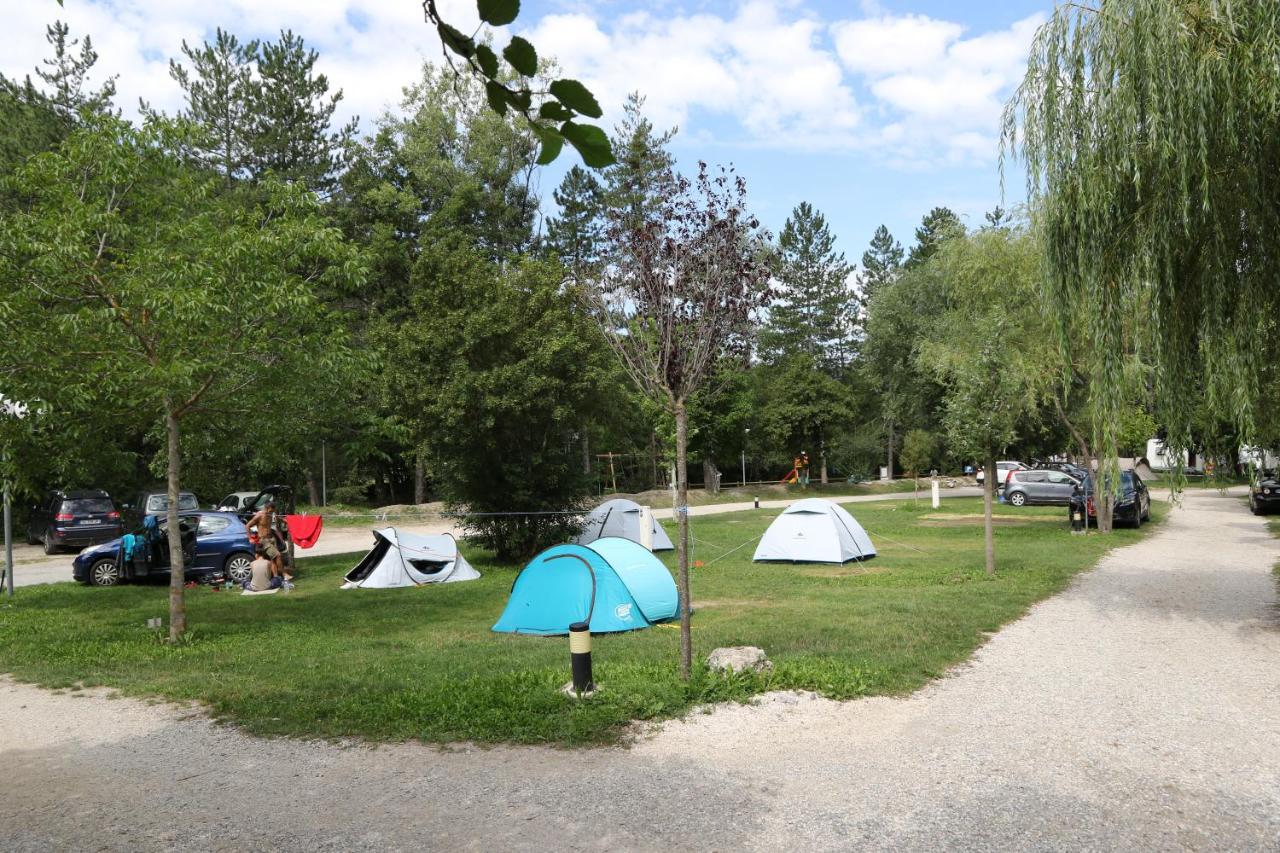 Camping La Ferme De Castellane Ngoại thất bức ảnh