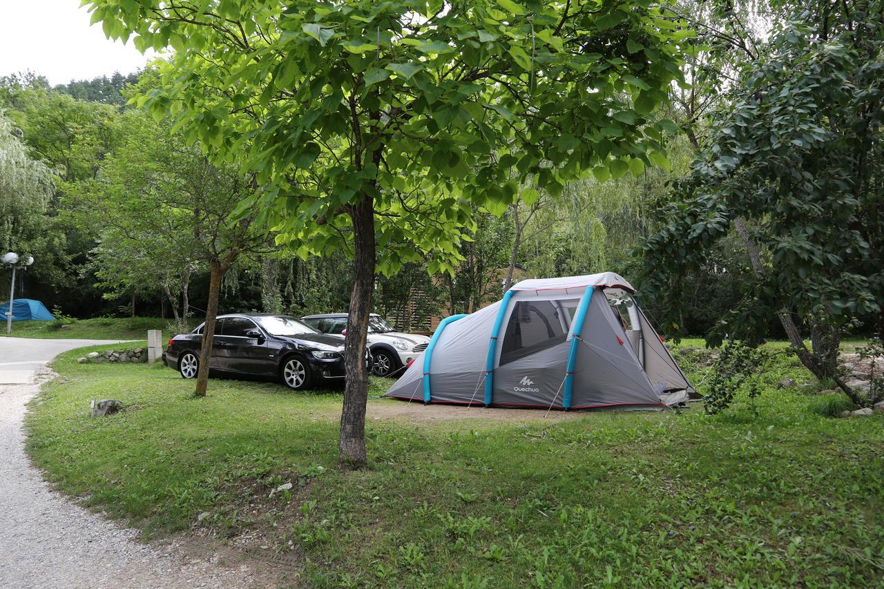 Camping La Ferme De Castellane Ngoại thất bức ảnh